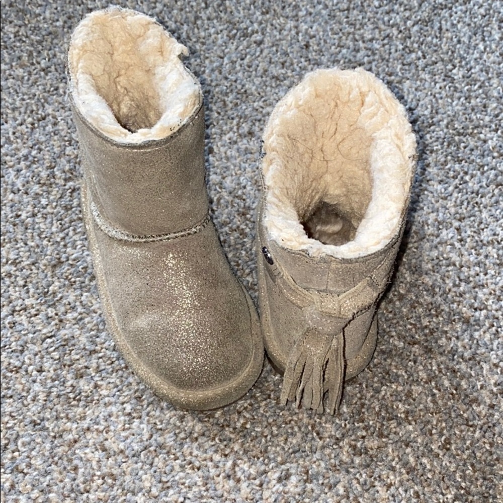 Toddler fuzzy boots